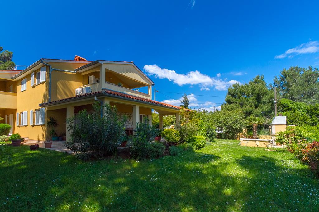 Franulovic Apartments Premantura Dış mekan fotoğraf